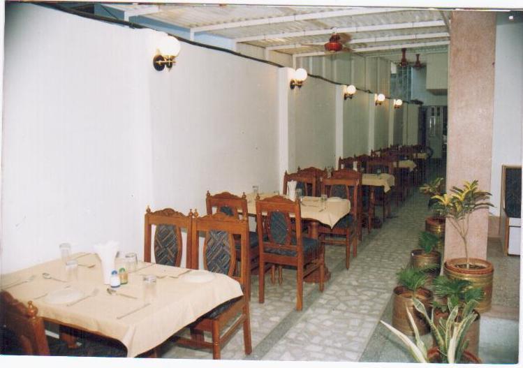 Radiant Ymca Tourist Hostel Varanasi Eksteriør bilde