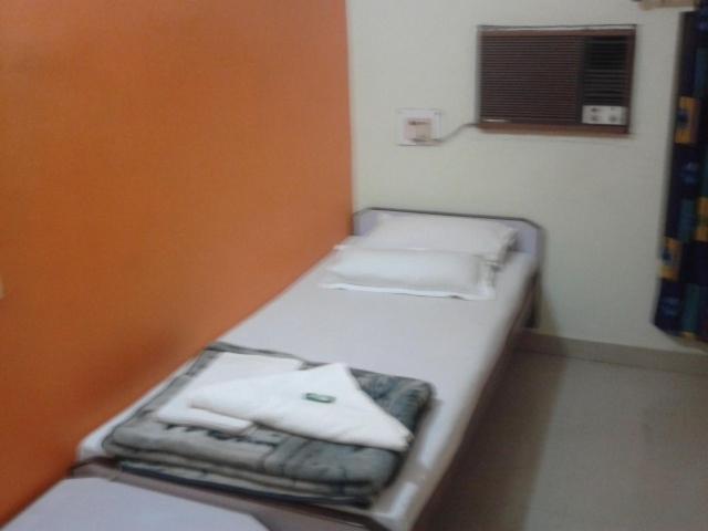 Radiant Ymca Tourist Hostel Varanasi Rom bilde